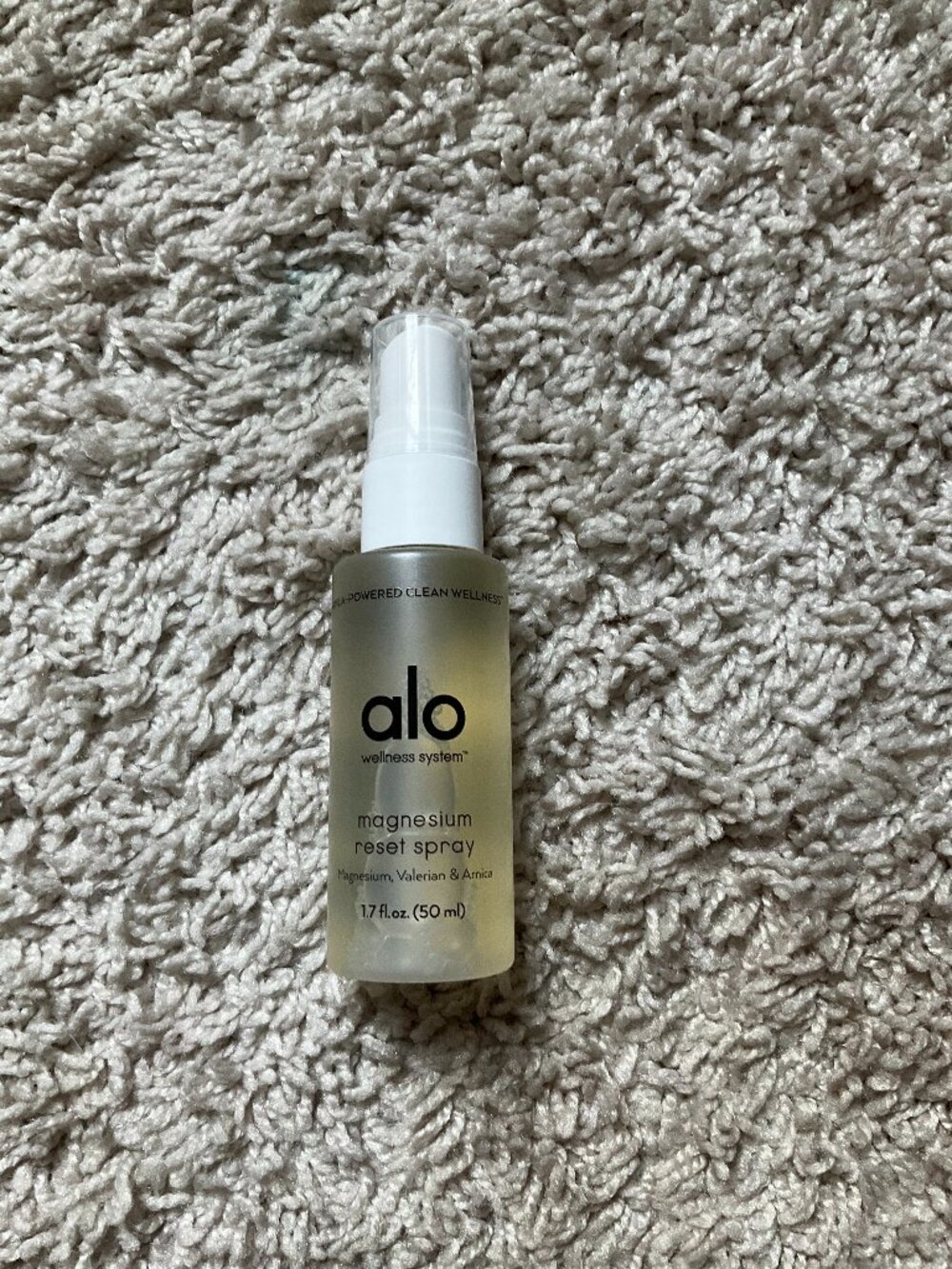 ALO YOGA WELLNESS MAGNESIUM RESET SPRAY. TRAVEL SIZE 1.7 FL.OZ. (50 ML).